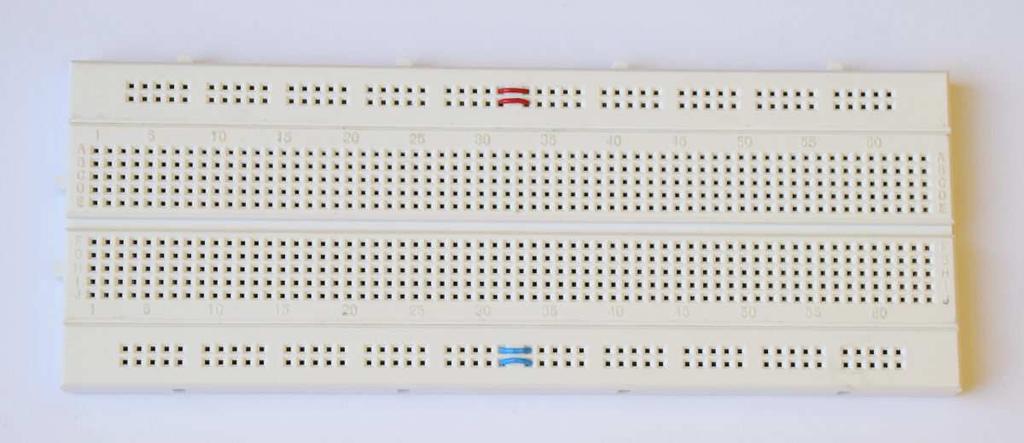 E.3 A próbapanel ismertetése: Az elektronika tantárgy laboratóriumi mérésein a vizsgált áramköröket a hallgatók maguk építik meg, és mérik.