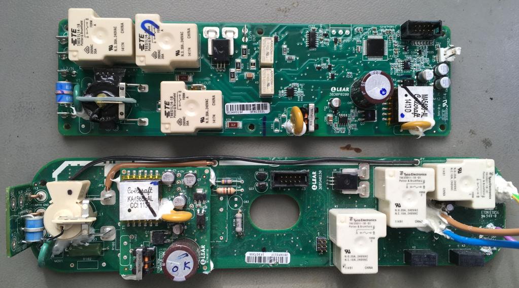 Aki szereti az elektronikai horrort, annak gyors elmesélem, hogy a kép tetején lévı kormos korong nem más, mint egy túlfeszültség-védı varisztor, amibıl 3 db volt a készülékben: a kép közepén látunk