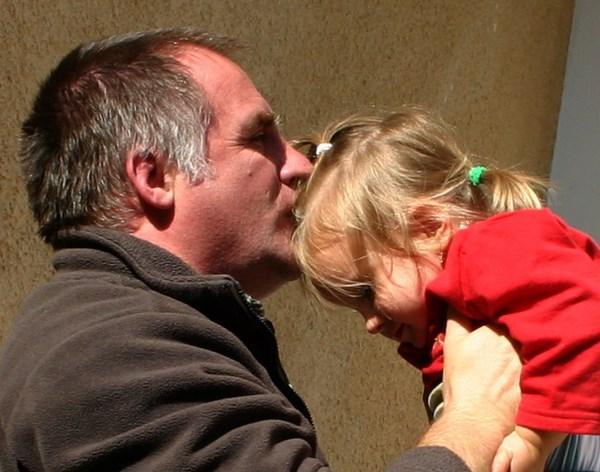 A Hargitáról lefolyó kis patak sem áll meg a kő előtt, hogy ezt meg ki rakta ide?! Egyet csobban felette és megy tovább. Mi sokszor megállunk a problémák előtt, kiborulunk, idegesek vagyunk.