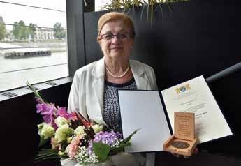 Idősk programsorozat 2018 A Bischitz Johanna Intgrált Humán Szolgáltató Központ szrvzésébn, Erzsébtváros önkormányzata támogatásával 2018-ban is mgvalósul a nagy népszrűségnk örvndő Idősk