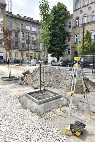 Az évtizds használatban tönkrmnt közműszrlvényfdlkt, aknafdlapokat is szükség szrint kicsrélik vagy szintb hlyzik.