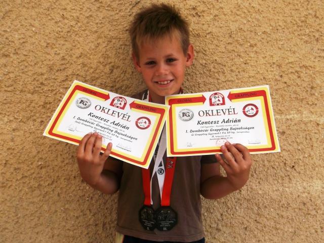 - 240 - Csengelei siker Dombóváron Fiatal sportág Magyarországon a grappling, az első magyar bajnokságot 2009-ben rendezték.