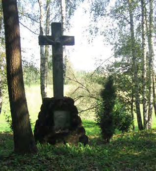 Belső területének hossza 30, szélessége 20 méter. A falut 1248-ban említik oklevelek.