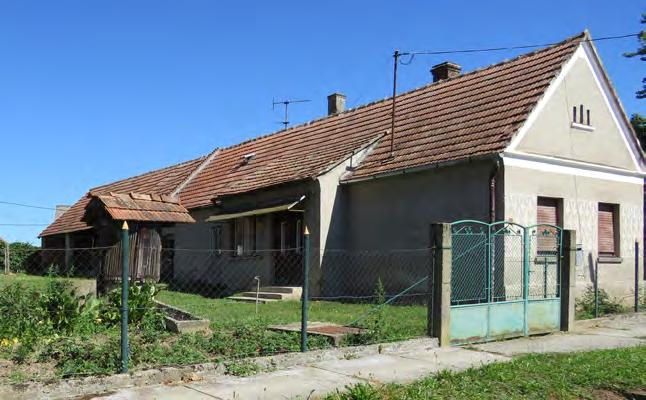 A beékelődött újabb építések esetén fedezhető fel eltérés, mely kilóg a tömegből,