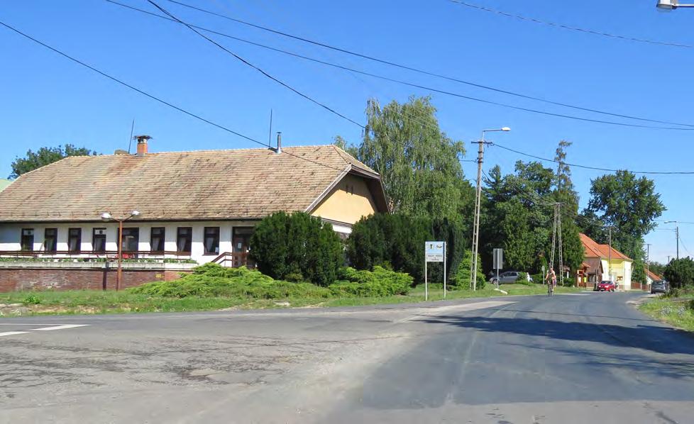 6 3 ÖRÖKSÉGÜNK átépült, utcahálózta hálós rendszerű mellékutcákkal egészült ki.