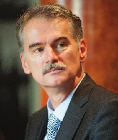 III. Ferdinánd engedélyével Pálffy Mátyás indította újra az apátság életét a 17. század derekán. A Pannonhalmára visszatérő bencések a 18.