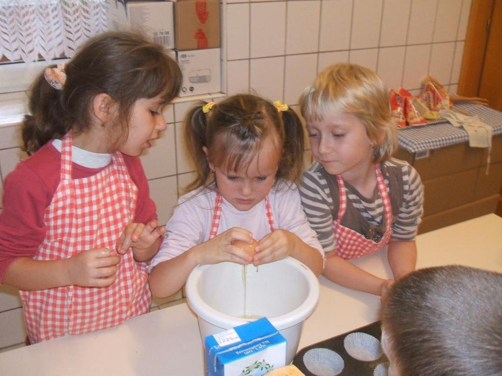 Képességfajták Képességfejlesztés Értelmi Figyelem, koncentráció, kitartás fejlesztése a recept pontos végrehajtására törekvéssel Szociális Az érintkezési szokások fejlesztése az egymásra