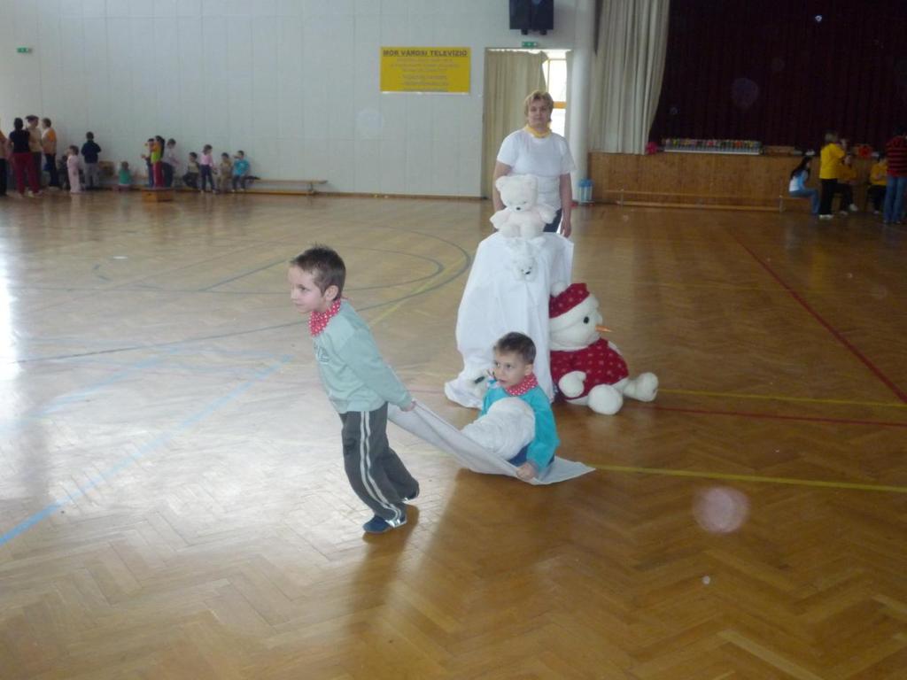3. feladat: Egymás húzása zsákon Jeges páros B ó b i t a Ó v o
