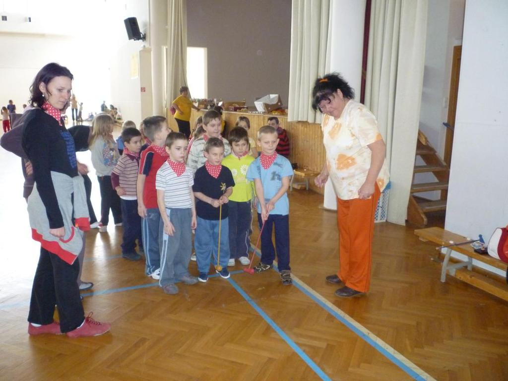 7. feladat: Kapura lövés ütővel, koronggal B ó b i t a Ó v o