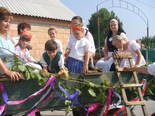 Bakonycsernyén és Bodajkon Zengő Óvoda Bakonycsernyei Tagóvodája Témahét: Mihály-napi vásár