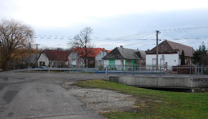 keskeny telkek, a telekvégekben konyhakert, mezőgazdasági, kiskertes