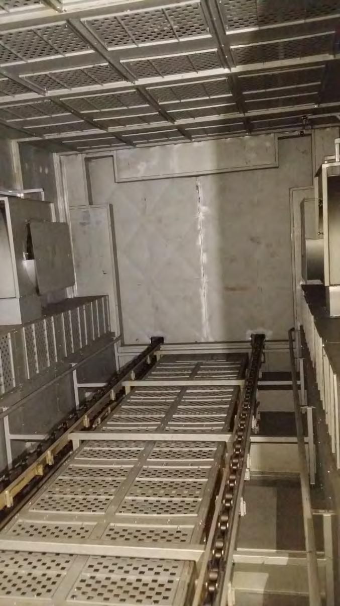 A berendezés energiahatékonyságához a vastag szigetelés, az elkülönített ajtómozgatások, légfüggönyök, valamint
