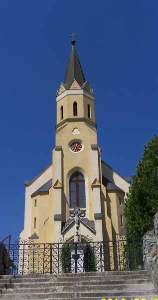 3. ÉPÍTÉSZETI ÖRÖKSÉGÜNK Palermói Szent Rozália templom A nadapi templomot 1740-ben Palermói Szent Rozália tiszteletére építették. Korábban az emberek Lovasberénybe jártak templomba. A 18.