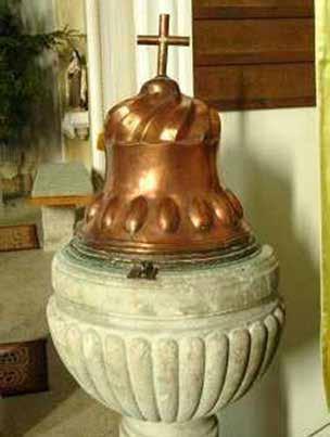 Az egykori templomot 1903-ban kezdték el elbontani, hogy helyébe nagyobb templomot építhessenek.