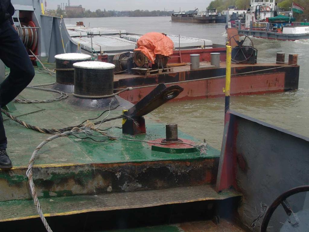 The damaged rope pulley of