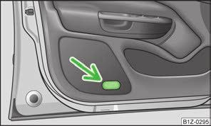 Ha kinyitva marad az egyik ajtó vagy a kapcsoló A a állásban marad, akkor a belső világítás 10 percen belül kialszik, hogy a jármű akkumulátora ne merüljön le. Az első ajtó világítása 31.