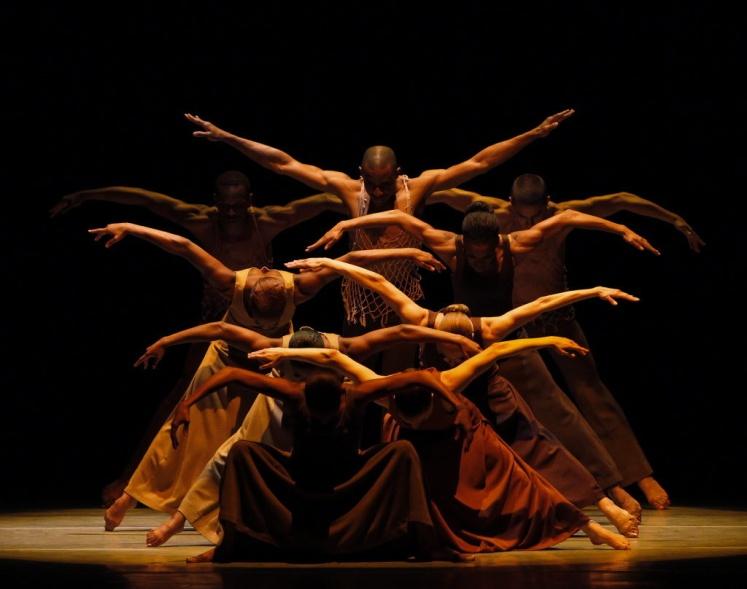 8. Elemezze Alvin Ailey: Revelation és Cry című koreográfiáinak egyikét! Hogyan nyilvánul meg az afro-amerikai tradíció a műben? Mutassa be a darab jellemző formai és tartalmi jegyeit!