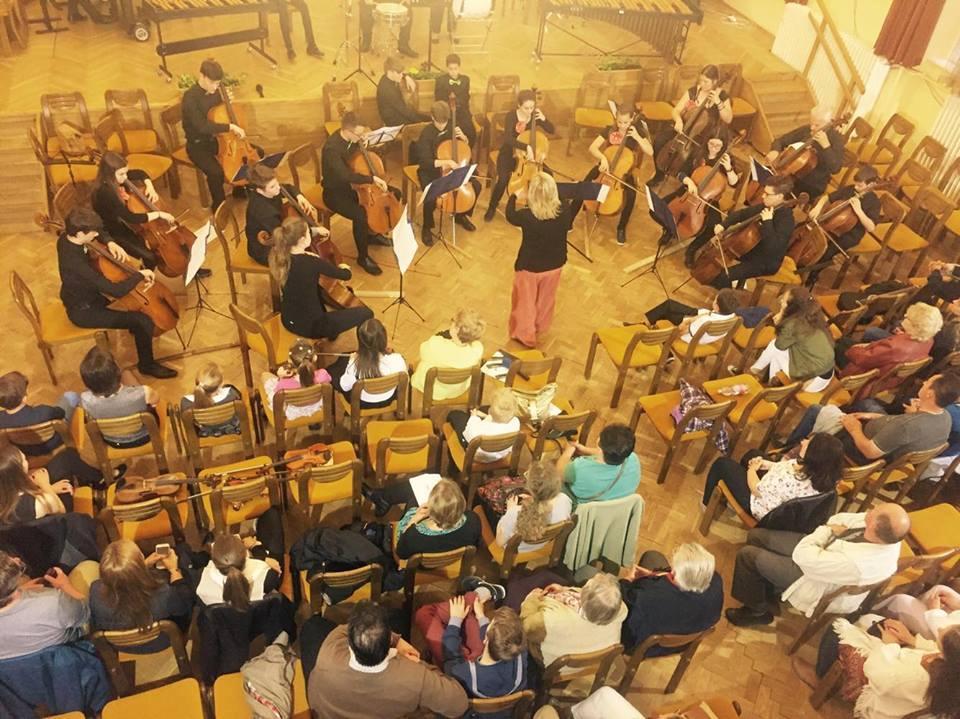 2017. április 11.