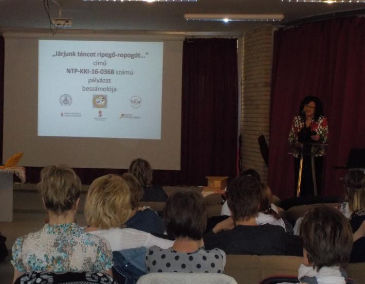 Vendégeinket a Tücsök Zenekar tehetségműhely kisgyermekei köszöntötték Kodály Zoltán: Kis emberek dalai: Száll az ének szájról szájra című színpadi