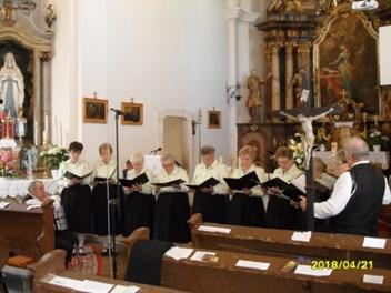 Az énekeket Pfeiferné Takács Hajnalka kísérte orgonán. A szentmise végeztével kezdődött a koncert.