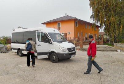 Počas predpoludnia sme navštívili nížinné poľnohospodárske mesto, ochutnali sme domáce pekárenské výrobky, urobili sme fotku pred veterným mlynom, obzerali sme sa na salaši, zvonka sme sa pozreli na