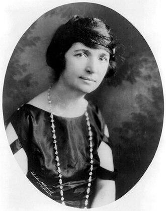 Margaret Sanger (1879-1966) Amerikai ápolónő, születésszabályozási aktivista, szexuális felvilágosító, író. A birth control kifejezés megfogalmazója és terjesztője.