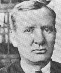 108 História futva közeledő Egresi irányába emelték. A vörösőrök egyike Egresi felé kiáltott: Te is ennek pártjára kelsz. Egresi ekkor már felismerte az őt is fenyegető veszélyt.
