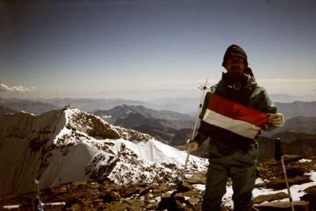 Örökségünk 227 Az Aconcagua (6962 m) csúcsán, és egyben Amerika, illetve a déli félteke tetején (Dél-Amerika, Andok, Argentína) bántóan simán ment minden.