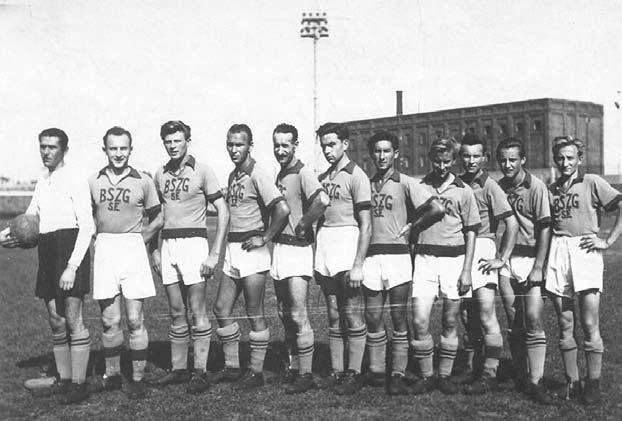 242 Örökségünk Apám 1951-ben, mint kapus Tény, hogy amikor Erdély egy részét visszacsatolták Magyarországhoz határvadász sorkatonaként Gyergyótölgyesre került, és ott ismét elkezdte az edzéseket.