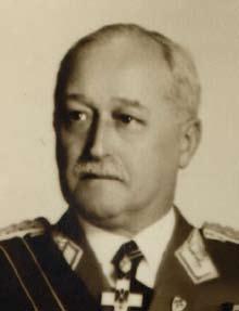 98 História Légoltalmi Liga alakult, légiriadós gyakorlatokat tartottak, légitámadás esetére kellett felkészíteni a lakosságot. Elsötétítési terv készült.