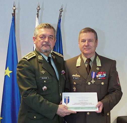 BRÜSSZELI TANÁCSKOZÁS Dr. Benkő Tibor vezérezredes, a Honvéd Vezérkar főnöke képviselte hazánkat Brüsszelben a NATO Katonai Bizottságának 1 4. ülésen.