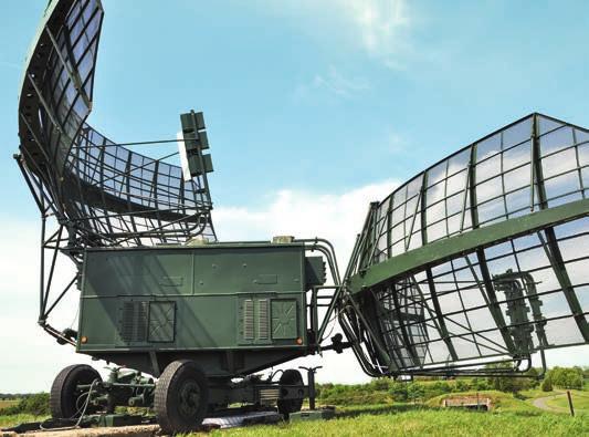 SEREGSZEMLE Békéscsaba HÁROM HELYETT ELÉG EGY A AT 31 DL radar egyidejűleg három hagyományos radartechnikai eszköz feladatát váltotta ki.
