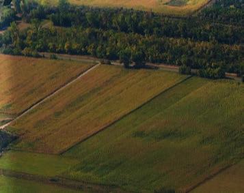 A központ légi vezetési szakinstruktorai a légihelyzetkép-előállítás, a légvédelmi rakéták, valamint a NATO légi vezetési-irányítási struktúrájának szakértői, Lampert ózsef alezredes speciális