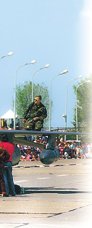Hajagos Csaba Fotó: a ető i é e, a Ma ar on éd és a To n ar a HÁTORSZÁG TEN bek mellett nyilvánossá tette a vegyi fegyverek gyártásának azonnali leállítását, az 5000 tonnán felüli készletek