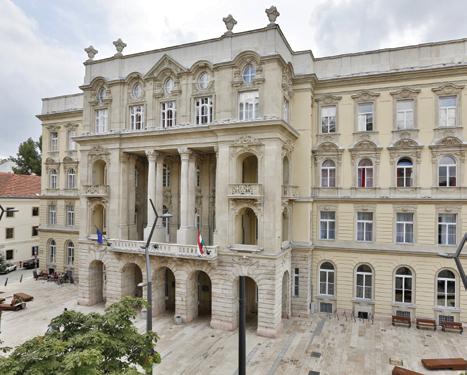 Állam-és Jogtudományi Kar Munkaügyi és társadalombiztosítási igazgatási szak A képzés célja munkajoggal, munkaügyi kapcsolatokkal (tág értelemben vett munkaerőpiaci ismeretekkel) és szociális joggal,