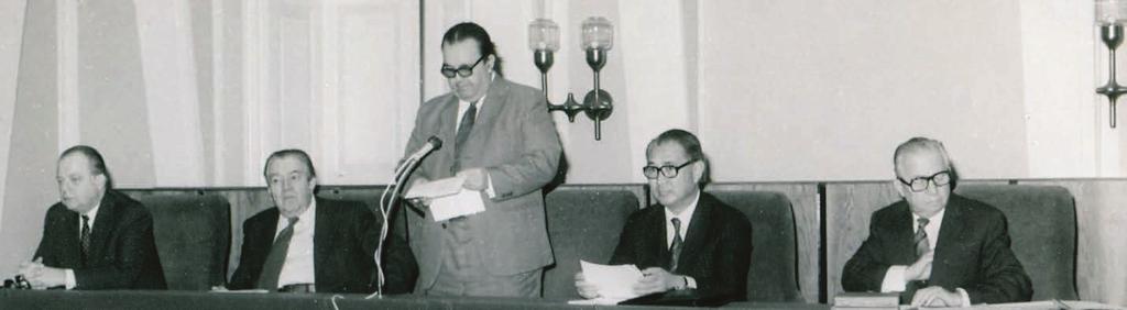 8. ábra. A Nemzetközi Rehabilitációs Társaság közgyűlése 1981-ben, Budapesten, a Magyar Tudományos Akadémia budavári székházában. Balról jobbra: dr.