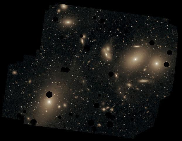 lyuk a Virgo-halmaz központi galaxisa, hatalmas (12 000 gömbhalmaz (Tejút körül 150-200)) M104: Sombrero-galaxis nem a Vigro-halmaz tagja: 30 M.f.é.
