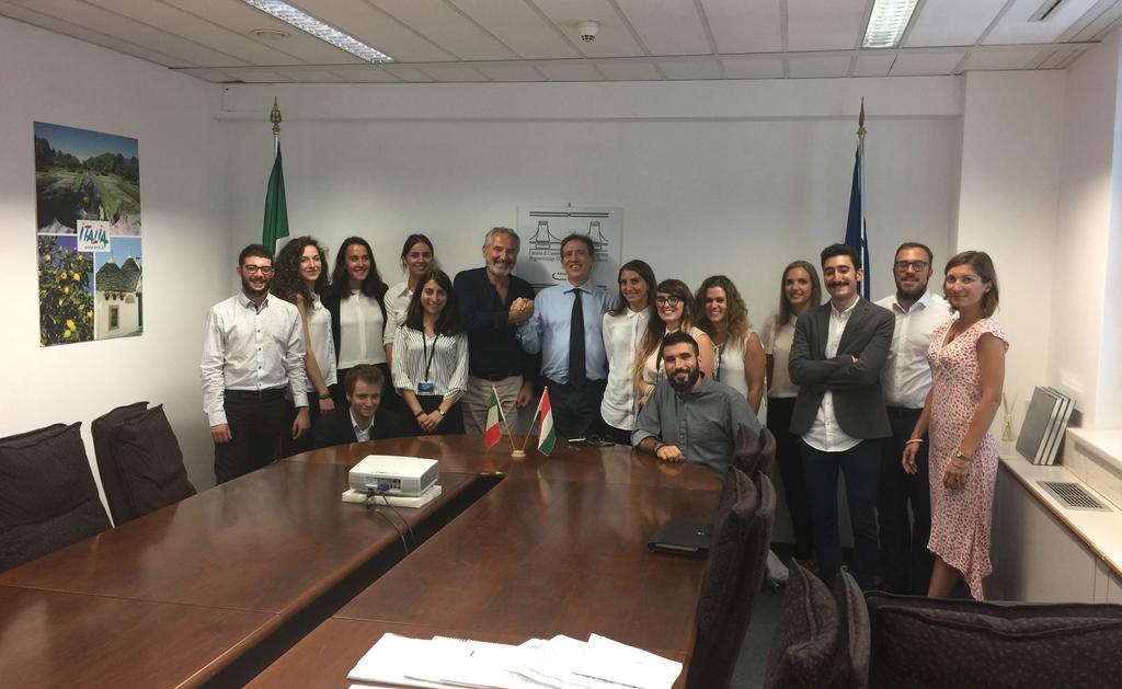 Canale-nak történő bemutatása informális módon zajlott le, és a kölcsönös benyomás az, hogy az ő elődjeivel folytatott közös munka Interprete italiano-ungherese E-mail: icobino@yahoo.it TeL.
