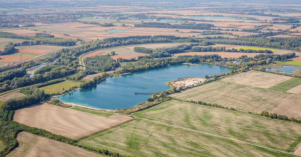 Természeti és tájképi egyedi tájértékek Győrújfalun Bokrosi lapos Dunalapos ér Nyiszter csatorna Sólinka csatorna Lajma Mosoni-Duna Sólinka bányató A falu a Mosoni-Duna mellett terül el, ezért élete