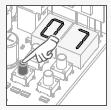 09 Engedélyezze vagy tiltsa le a fotocellák használatát a P5 menüben (9A oldal). 10 Engedélyezze vagy tiltsa le a biztonsági él használatát a P6 menüben (9B oldal).