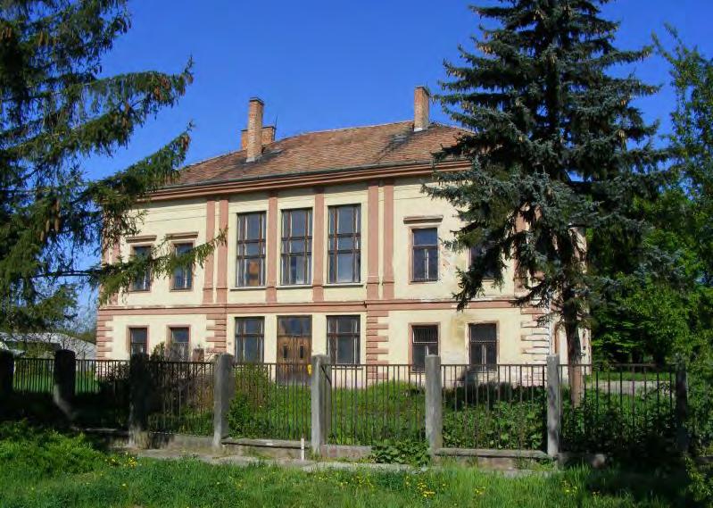 Műemlékek Műemlékek 12 13 Radó-kastély A község másik nevezetes, régi épülete a Radó-kastély.