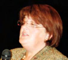 És amint hallgatta az előadásokat, rájött, hogy NEKI MAGÁNAK MUSZÁJ megváltoznia, és azok támogatását keresnie, akiknek eddig mindig csak adott.