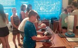 A vacsora elfogyasztása után esti városnézésre indultunk, ahol nagy örömünkre éppen utcazenész fesztivál volt, így valódi mediterrán hangulatban élvezhettük ennek a különleges városnak a történelmet
