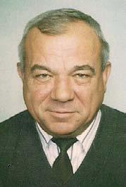 26 MI ÚJSÁG FÉNYSZARUN? 2018/7 Kiss Sándor (1942-2018) Kiss Sándor középparaszti család első gyermekeként Jászfényszarun 1942. március 5-én, húga Erzsébet 1944-ben született.
