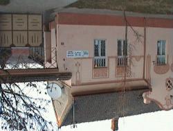 kulturnih programa, predavanja, prezentacija knjiga, balova, koncerata za mlade. Polako veæ postaju tradicionalni stvaralaèki kampovi za decu.