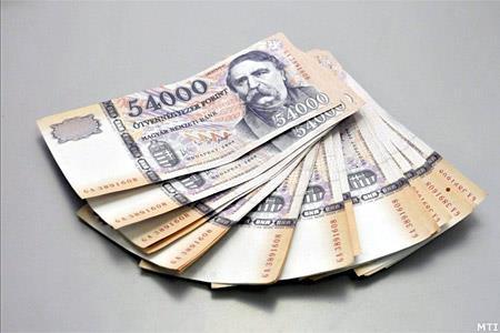 - Használja a csomagmegőrzőket, a vásárolt árukat csakis egyszerre, a vásárlás befejezését követően helyezze el a gépjármű csomagtartójában. Mit tegyünk, ha rablás áldozatává váltunk?