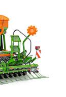 AD-P Super RoTeC pro-csoroszlyával és precíz magtakaró pálcákkal Az AD-P Super a vetőgép és a henger egysége révén különösen kompakt.