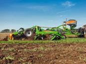 Cataya 3000 Super GreenDrill-lel A vetőmagtartály térfogata 200 vagy 500 liter, megközelítését lépcső segíti. A légáramot elektromos- vagy hidraulikus hajtású ventillátor biztosítja.