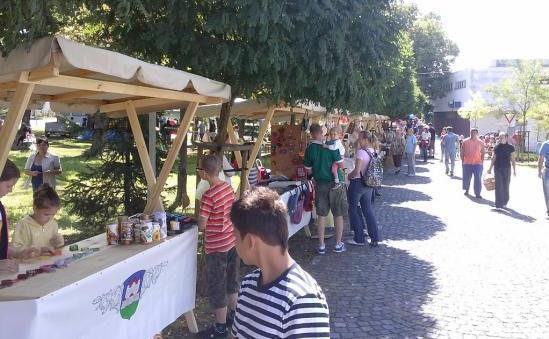 strana 10 Od ffiiľľakovskejj pallmy kk ssvveettoozznnáámeemuu kkoohhúúttoovvi i - vo fiľakovskom Mestskom múzeu bola otvorená nová stála expozícia Mestské vlastivedné múzeum vo Fiľakove pracuje v
