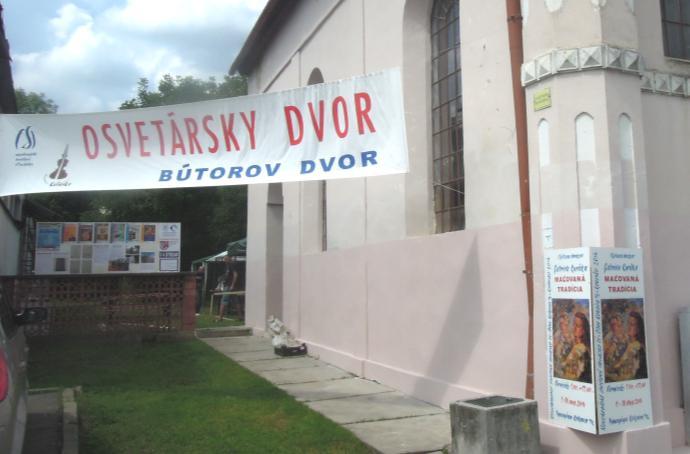 A spomínalo sa, nielen slovom, spevom, či hudbou, ale aj jeho obľúbenými jedlami či jeho horkou.